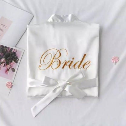 Bata "Bride" Blanca de Satín Bordada