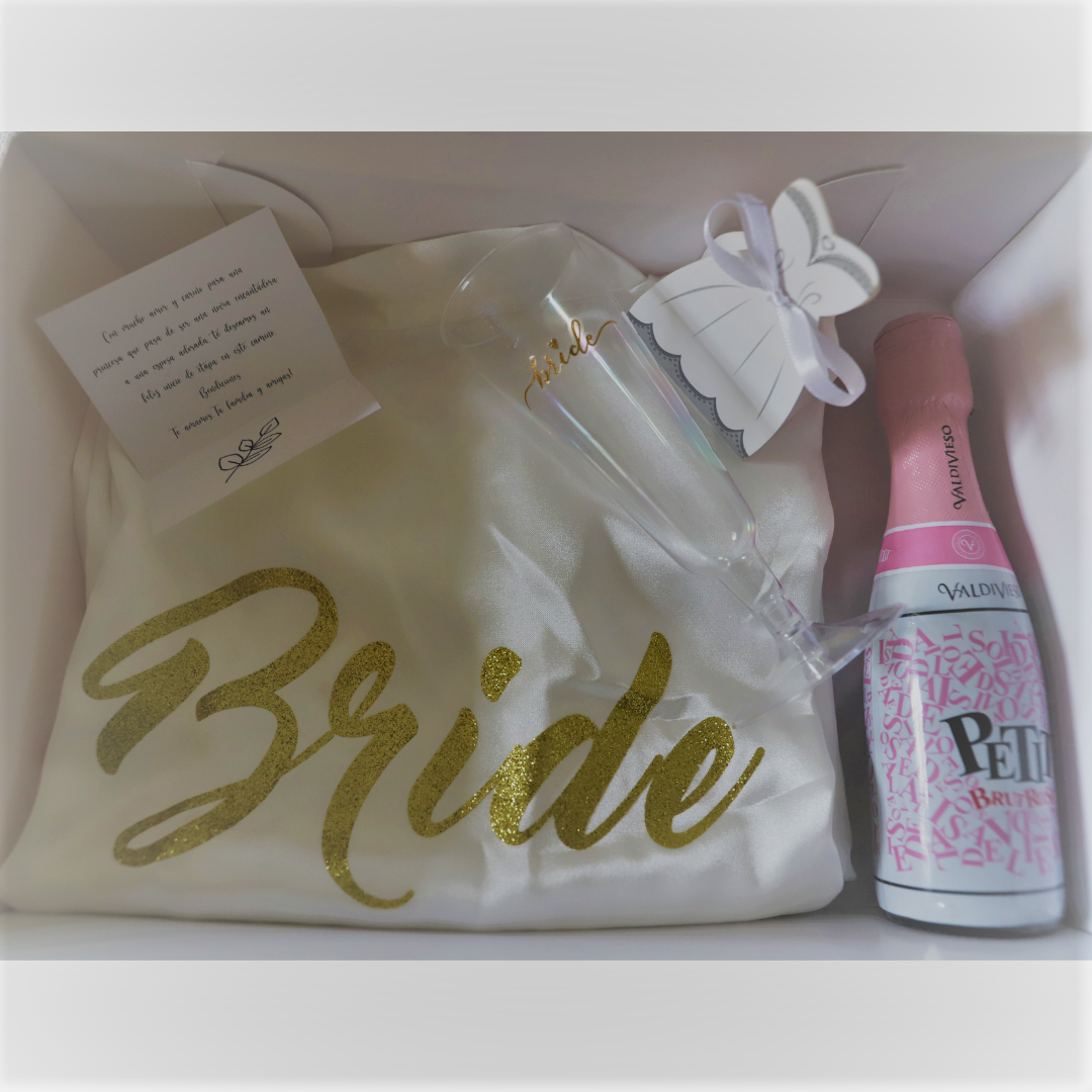 Caja Blanca  Blanco brillante Nombre de la novia estampado en la tapa en dorado glitter